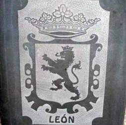 Escudo de León en pizarra